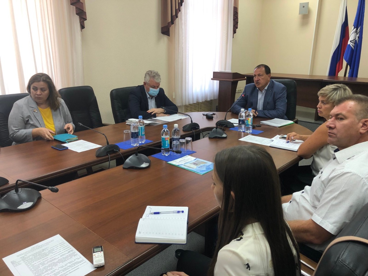 В Самарской области прошло совещание на тему загрязнения атмосферного воздуха и влияние качества воздуха в округе на социально-экономическую ситуацию.