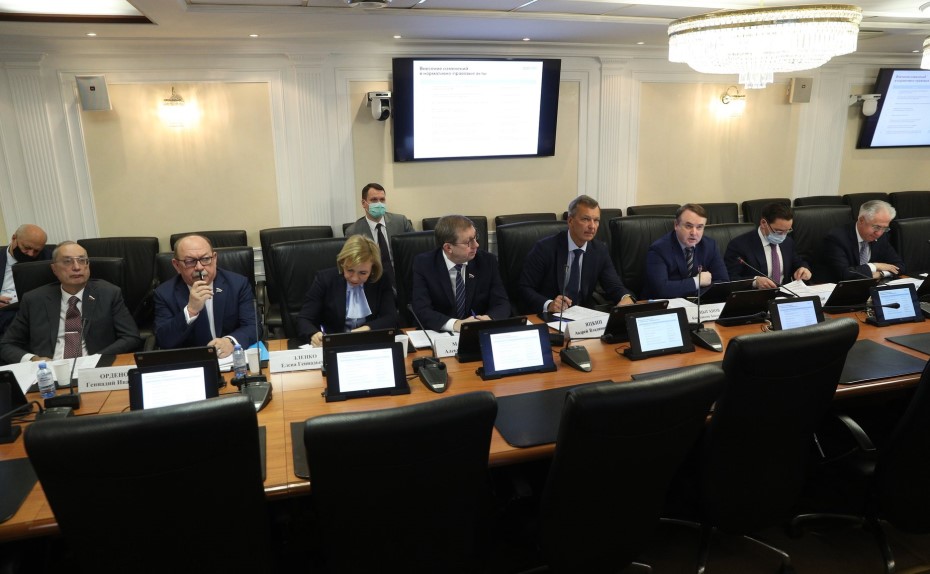 Рашид Исмаилов выступил в Совете Федерации по теме федпроекта «Чистый воздух»