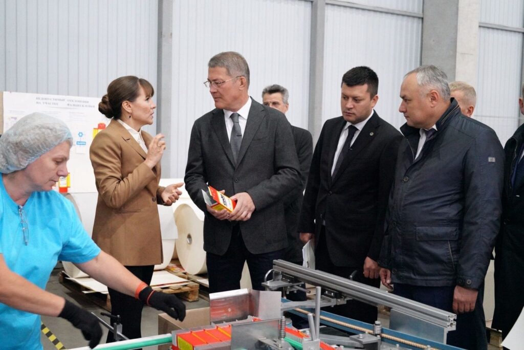 Глава Республики Башкортостан Радий Хабиров посетил высокотехнологичное производство брендированной экологичной упаковки WayPack