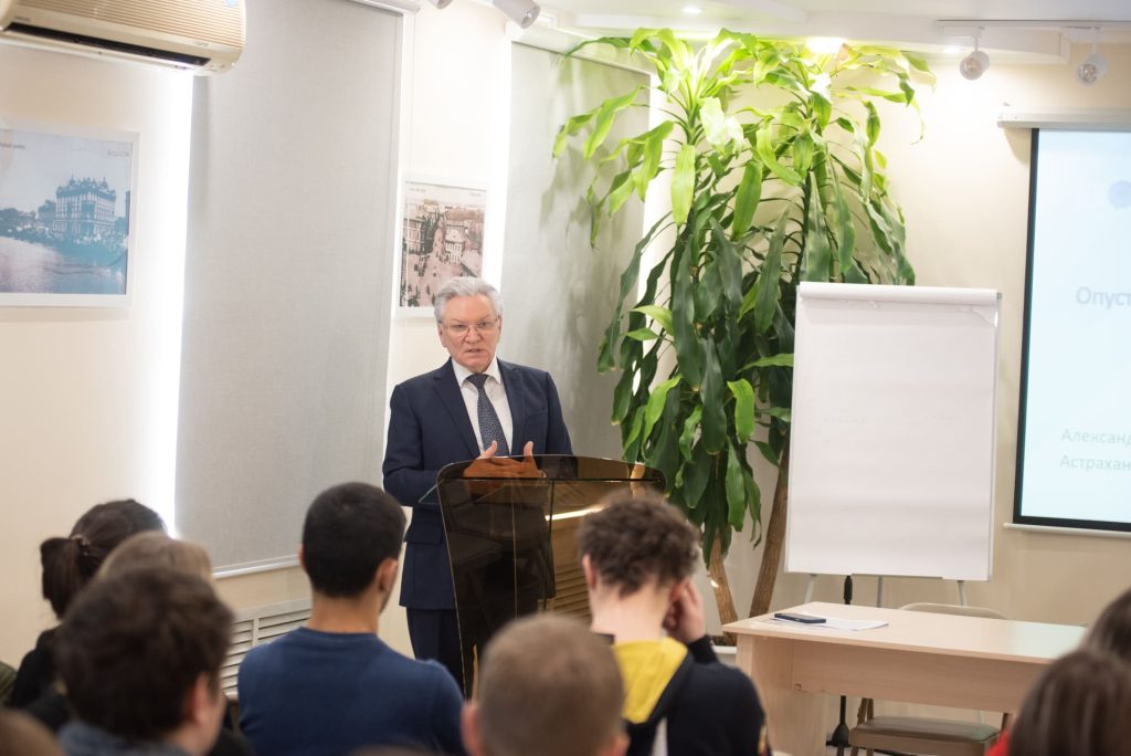Александр Клыканов выступил с публичной лекцией «Человек и государство: приоритеты устойчивого развития»