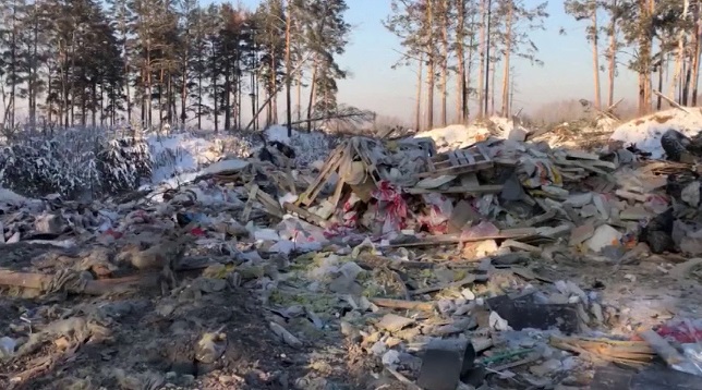 Нелегальный мусорный полигон разрастается прямо на окраине Екатеринбурга