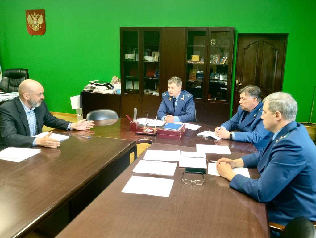 Заместитель Волжского межрегионального природоохранного прокурора встретился с Юрием Бажуткиным