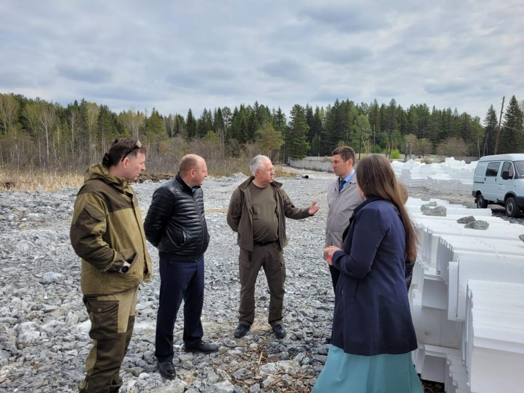 Федеральные эксперты проверили ход работ по очистке Черноисточинского водохранилища