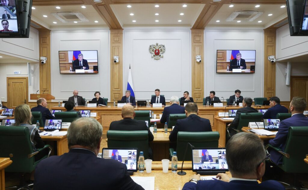 Александр Двойных провел Парламентские слушания об актуализации Стратегии развития лесного комплекса Российской Федерации